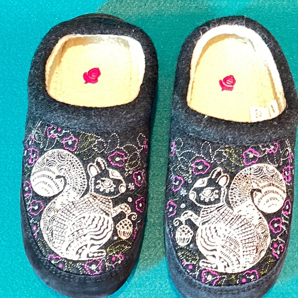 Acorn Textured Sole Footwear